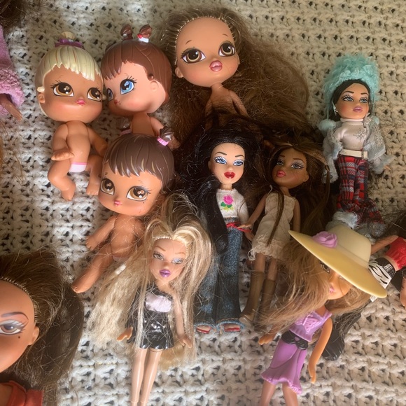 Large Bratz doll lot bundle - Picture 2 of 3